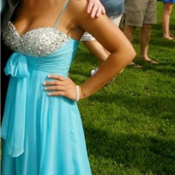 Prom dress - Picture 2 of 4